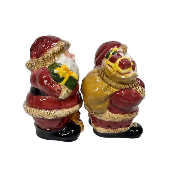 Santa with Gifts and Christmas Tree 3.75" Vintage Salt and Pepper Shakers - Picture 5 of 9